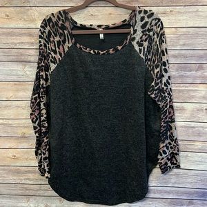 Acting Pro Gray Tunic w/ Animal Print Sleeves- Size M